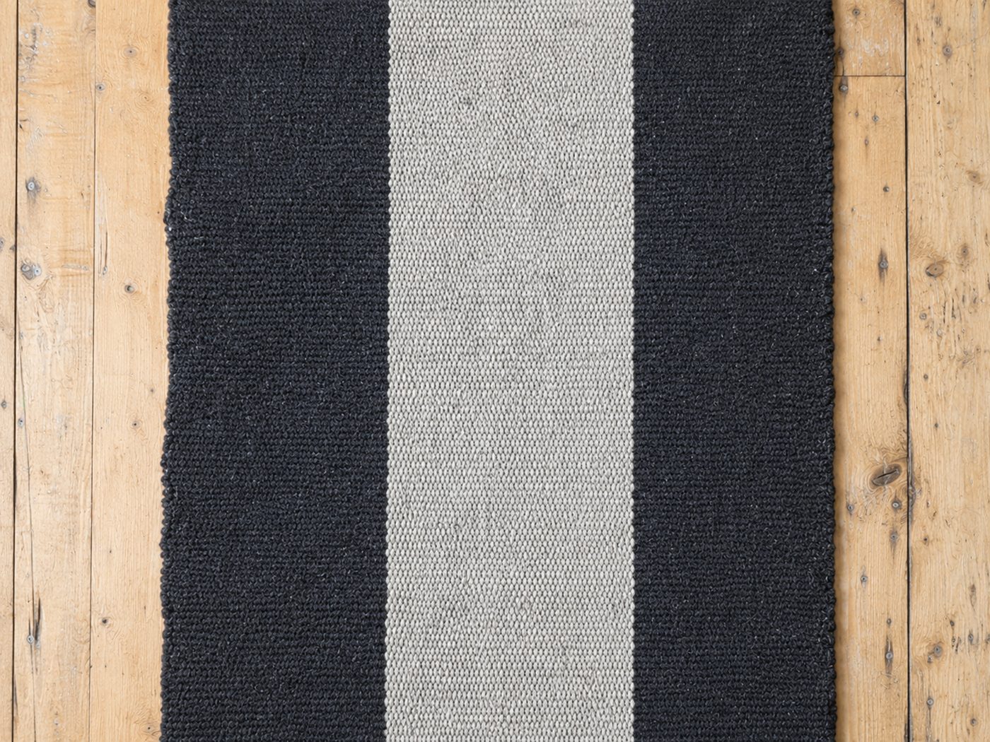 Black & cream, bold centre stripe